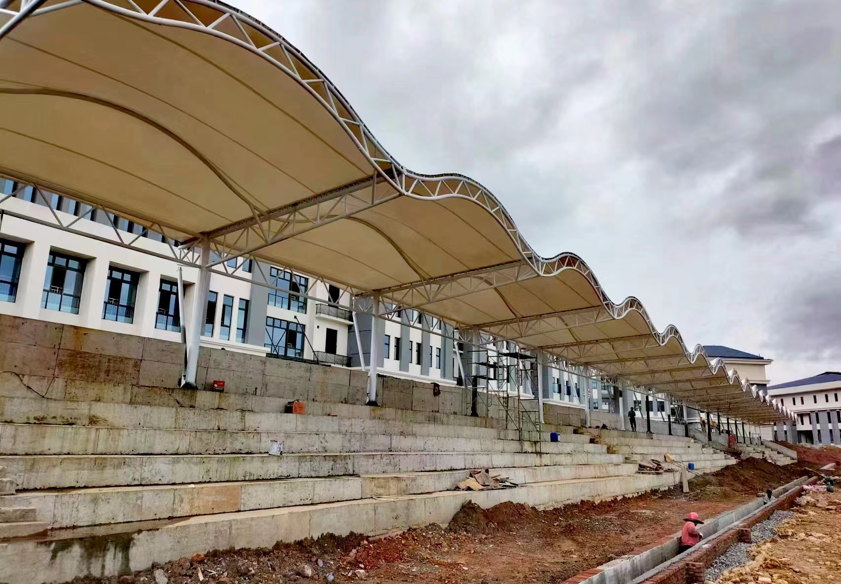 江西上饶市中学学校看台膜结构竣工