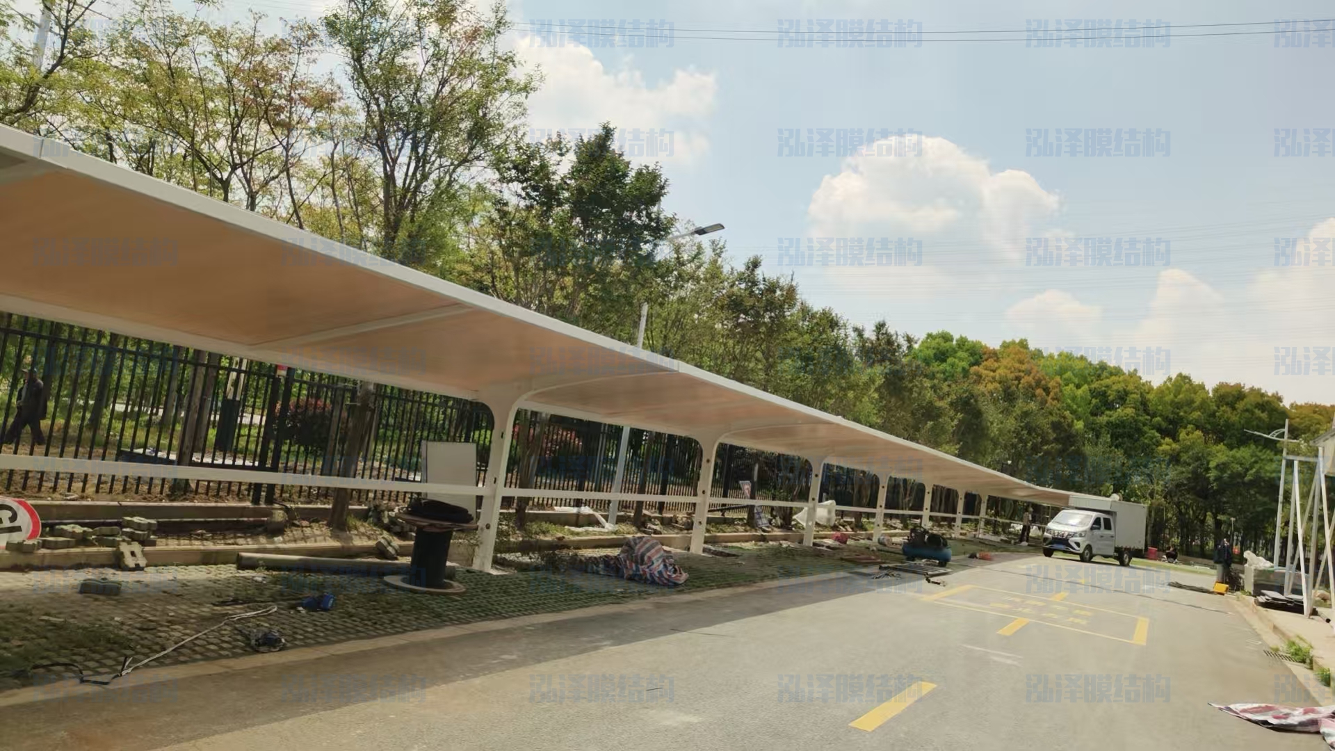 PTFE膜材7字型膜结构停车棚竣工